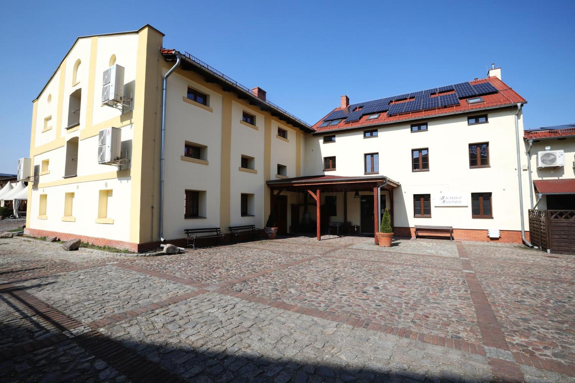 Hotel Sandro Silver Leszno  Exteriör bild