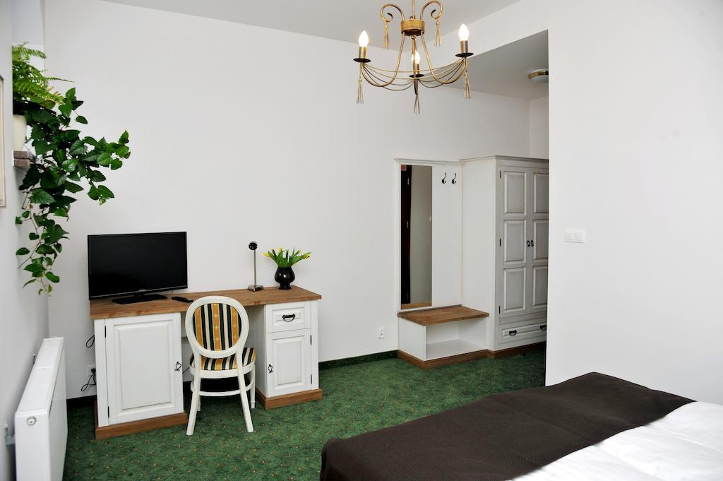 Hotel Sandro Silver Leszno  Rum bild